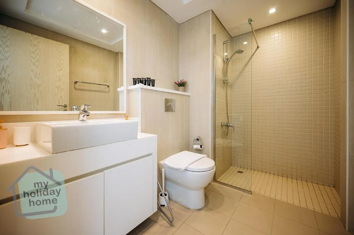 Full Canal View - High Floor Dubai Apartment